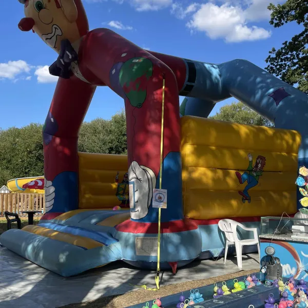 chateau gonflable au camping du grand fay 44 (1)