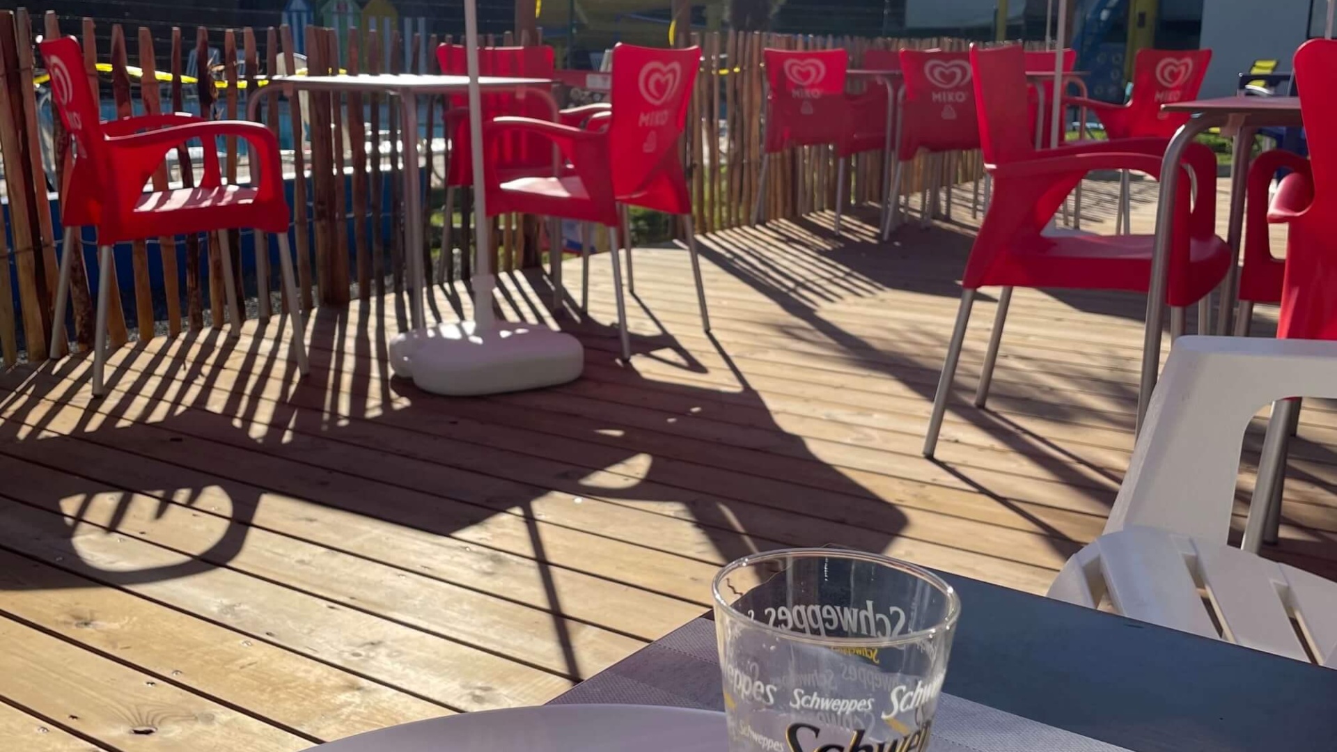 Terrasse du snack Bar camping du grand fay