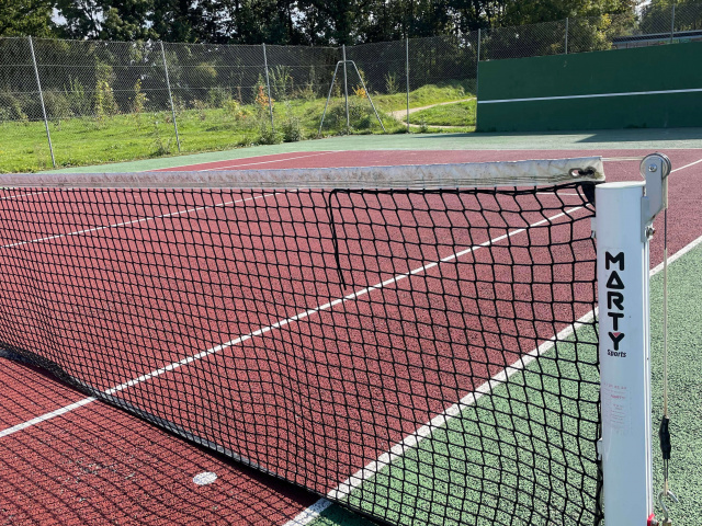 Terrain de tennis Saint Père en Retz près du camping du grand fay