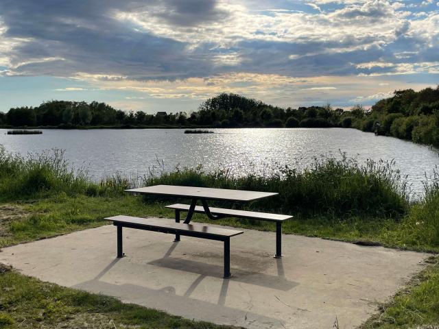 Camping du grand fay 44 aire de pic nic au lac