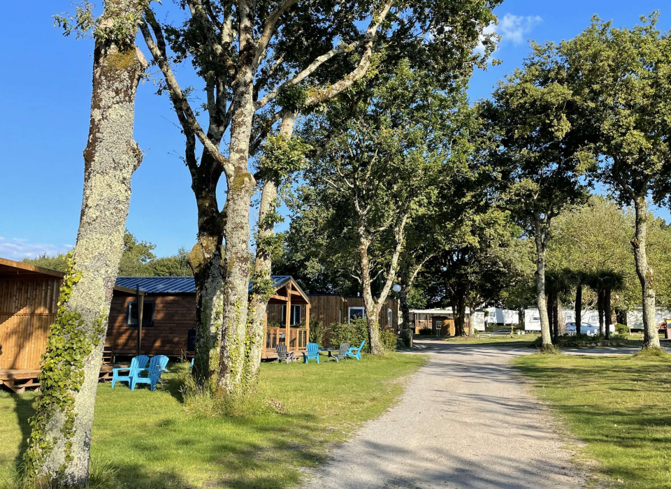 Les allées du camping du Grand Fay