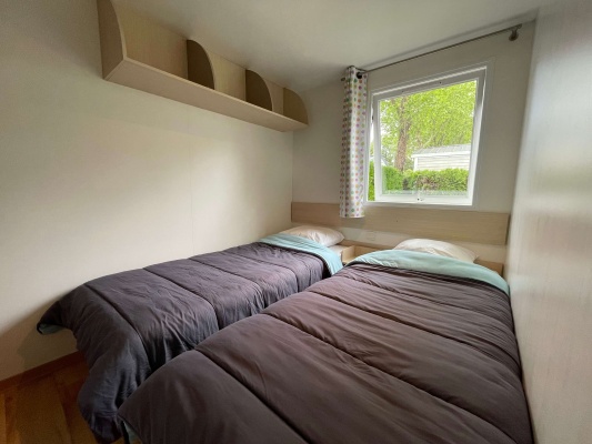 CHAMBRE ENFANT AVEC LIT SIMPLE COTE A COTE CAMPING DU GRAND FAY