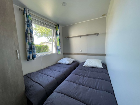 Mobil-home confort chambre 2 lits simples
