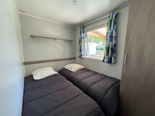 Mobil-home confort chambre 2 lits simples