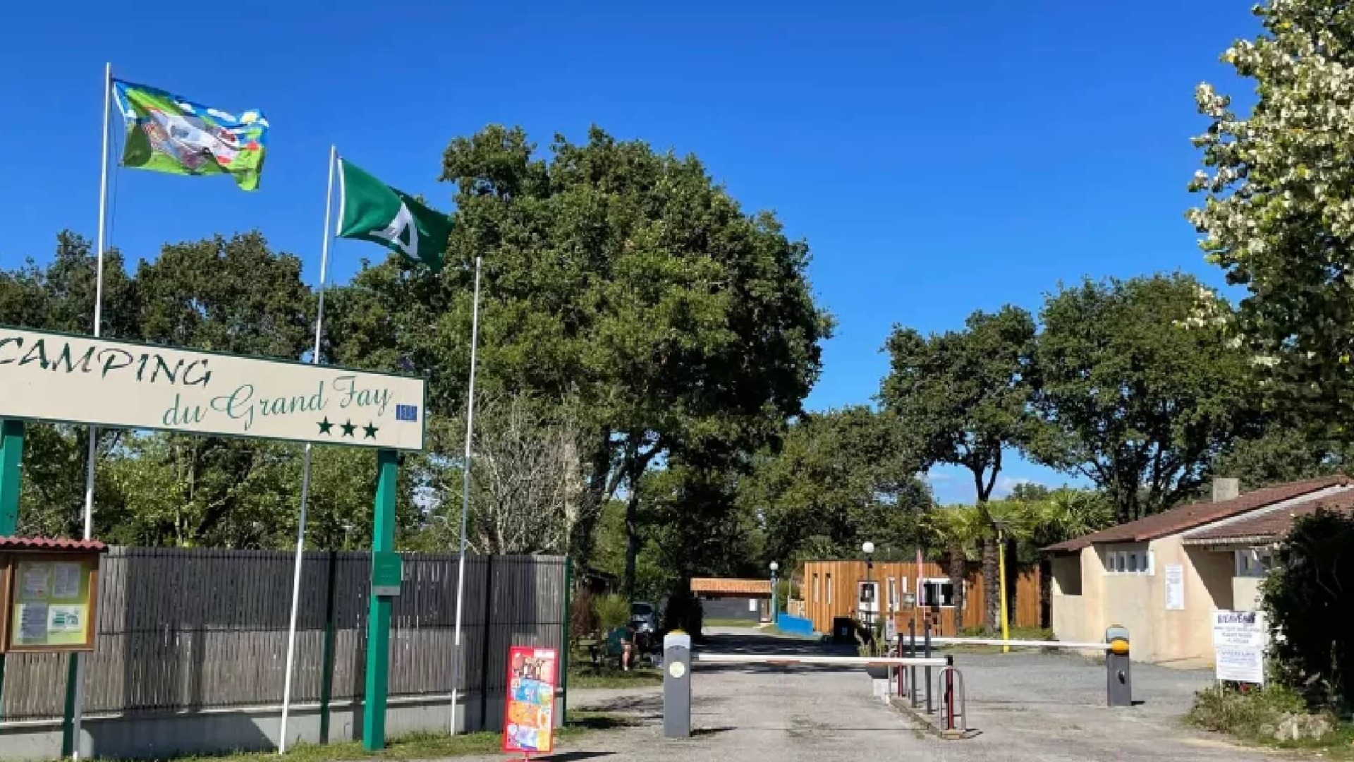 Camping 3 étoiles {ville} (44)